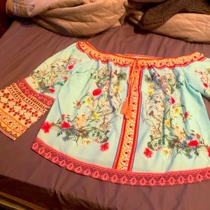 New umgee size large adorable off the shoulder top. Never worn